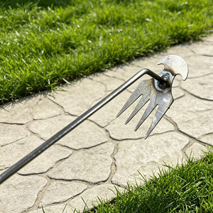Rastrillo de jardinería manual multifuncional para desherbar y aflojar la tierra, rastrillo de cuatro puntas con mango largo, para uso doméstico en huertos. - Product Image 1