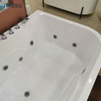 Baignoire à tourbillon d'angle en acrylique pour 2 adultes avec jets de massage dans la salle de bain