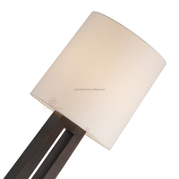 Lampadaire LED moderne pour intérieurs contemporains, base E27, abat-jour en tissu minimaliste pour espaces intérieurs modernes et contemporains