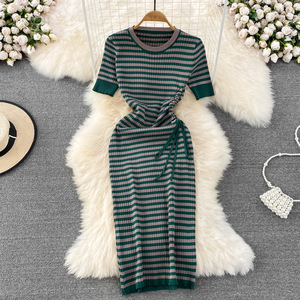 Robe élégante et raffinée à col rond, coupe ajustée, plissée, style sœur royale, pour femme mature, de haute qualité - Product Image 2
