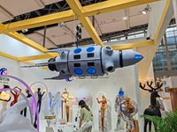 Grande statue de fusée spatiale en résine de fibre de verre figurine d'astronaute grandeur nature/statue d'astronaute en résine pour décoration commerciale