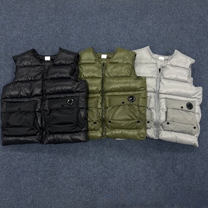 Gilet <span class=keywords><strong>Vintage</strong></span> di Lusso da Uomo C.P. Company dal Design Iconico per un Uso Versatile e Avventure Urbane - Product Image 2