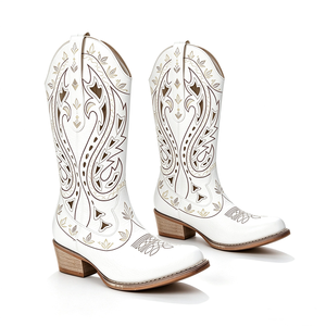 Bottines western vintage noires pour femmes, grandes tailles, en denim, à talons hauts. Bottes de chevalier personnalisées à découpe flamboyante. Uniquement pour les femmes. - Product Image 1