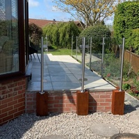 Support de verre en acier inoxydable noir thermolaqué sur mesure pour systèmes de balustrades de balcon et de jardin au design moderne
