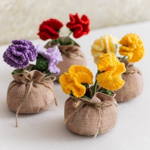 Ornement en pot de fleurs de carnation tricotées au crochet faites à la main, produit fini, bouquet simulé pour la fête des mères, cadeau en pot - Product Image 1