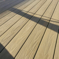 Plancher de terrasse en WPC rainuré creux moderne de haute qualité, imperméable pour l'extérieur, 138*22mm avec revêtement double face