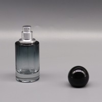 Bouteilles en verre noir dégradé transparent personnalisées bouchon sphérique bouteille de parfum contenant de liquide portable de 30ml avec tête de pulvérisation en argent