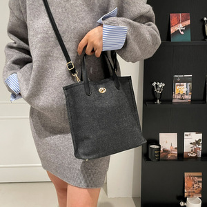 Nouveau Sac Fourre-tout en Jean Grande Taille 2026, Sac Bandoulière Rétro avec Logo Métallique, Sac Seau Zippé en PU Souple Grande Capacité, Mignon et Tendance - Product Image 2