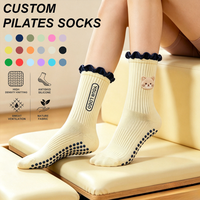 Chaussettes de yoga antidérapantes en coton pour femmes, avec logo de luxe, design athlétique, pour barre et Pilates, vente en gros, chaussettes personnalisées