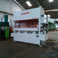 Presse à chaud hydraulique à cinq couches de 200 tonnes contrôlée par PLC pour le placage du bois et le collage de panneaux en mélamine, moteur 380V 72kW