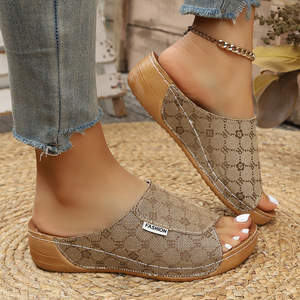 Chaussons décontractés pour femmes avec broderie prune, semelle compensée tendance, confortables pour l'extérieur et la maison, chaussures d'été - Product Image 1