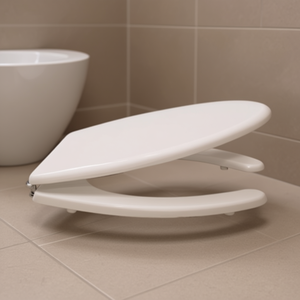 Asiento de Inodoro Universal de Madera Lacada Blanca, 50.5 cm de Largo, 37.5 cm de Ancho, para Inodoros Estándar - Product Image 3