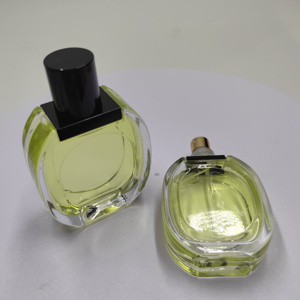 Pulvérisateur à pompe <span class=keywords><strong>de</strong></span> bouteille en verre <span class=keywords><strong>de</strong></span> <span class=keywords><strong>parfum</strong></span> transparent <span class=keywords><strong>de</strong></span> haute qualité <span class=keywords><strong>de</strong></span> 30ml 50ml <span class=keywords><strong>logo</strong></span> personnalisé <span class=keywords><strong>de</strong></span> style <span class=keywords><strong>de</strong></span> <span class=keywords><strong>luxe</strong></span> vente en gros pour emballage cosmétique - Product Image 4