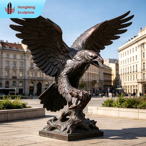 Sculpture d'oiseau en métal coulé réaliste de haute qualité, couleur personnalisée, grande taille, pour jardin de villa, statue d'<span class=keywords><strong>aigle</strong></span> chauve volant en bronze de grande taille - Product Image 1