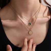 Collier Pendentif Rond Étoile de Mer Sertie de Zircons Style Vintage Français, Accessoire de Charme Exquis et Esotérique de Luxe Léger