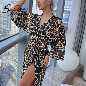 Pyjama en maille pour femmes SFY-Y5105 avec fentes sexy, confortable et respirant, peut être porté comme une chemise de nuit à imprimé léopard - Product Image 1
