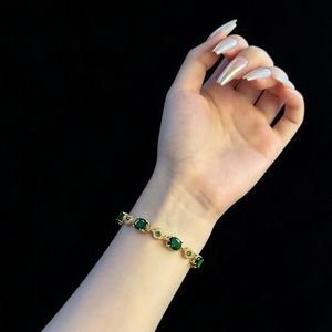 Bracciale a Serpente Placcato Oro con Zirconia Cubica Verde Smeraldo, Bracciale Vintage con Catena a Serpente e Strass per Donna, Gioielli da Festa - Product Image 3