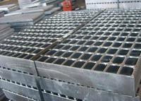 Grille en acier robuste pour routes minières et plateformes de criblage