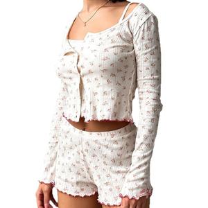 Женский летний сексуальный комплект пижамы: топ-камизоль с ребристой текстурой и принтом в виде сердечек + шорты с эластичной талией, модный комплект из двух предметов - Product Image 1