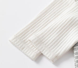 Traje de Caballero para Bebé Niño, Mono de Manga Larga a Cuadros con Corbata de Moño y Tirantes, Diseño para Ropa Formal Infantil - Product Image 3