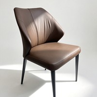 Chaise de salle à manger ergonomique en cuir de design italien moderne, durable, avec dossier plissé et pieds en acier inoxydable pour villa
