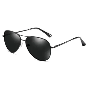 2024 yeni moda özel Lentes PC UV Ray koruma gözlükleri erkekler polarize gün sürüş fotokromik Metal çerçeve güneş gözlüğü