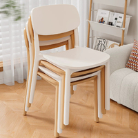 Chaise en plastique pour salle à manger, empilable, table et chaises de salle à manger. Tabourets épais, modernes, minimalistes et luxueux. Usage domestique nordique