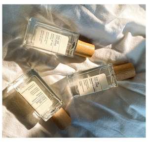 Flaconi di Profumo Vuoti in Vetro Quadrati Vintage Personalizzabili da 30ml, 50ml, 100ml con Tappo in Legno - Product Image 2