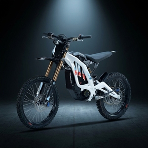 Motocicleta Todoterreno Ligera con Marco en X, Económica, de 10KW, con Batería de Litio de Larga Duración, Modelo 2026 1. Aumento de Potencia Mejorado - Product Image 1