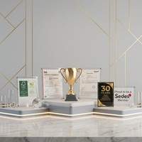 Hochwertige Weiße Gehärtete Glas-Vitrine Rechteckig Polierte Oberfläche Moderne Schmuck-Vitrine Etagere Regal für Zuhause