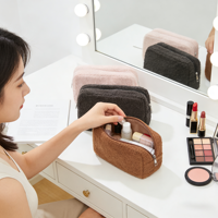 Sac à cosmétiques en peluche Teddy Fleece pour femmes, grande capacité, trousse de maquillage portable, organiseur de toilette à fermeture éclair pour les voyages et l'usage quotidien
