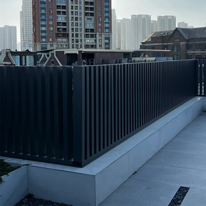 Panneau de clôture en <span class=keywords><strong>aluminium</strong></span> à lattes verticales noir mat élégant - Barrière de sécurité moderne <span class=keywords><strong>pour</strong></span> toit, balcon, <span class=keywords><strong>terrasse</strong></span>, 6 pieds, écologique - Product Image 4