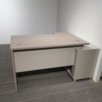 Un bureau de direction compact et économique convient à la maison, à l'école, à l'hôtel ou au bureau, ainsi qu'aux bureaux informatiques.