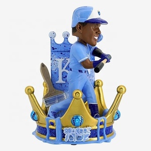 Figura di giocatore di Baseball ispirata alla figura di giocatore di Baseball con Base a corona decorazione della scrivania SE7ART in resina personalizzata Perez Style Bobblehead Kansas Royals - Product Image 2