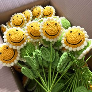 Fiore di Girasole Artificiale Creativo Intrecciato a Mano in Cotone all'Uncinetto, Regalo per Matrimonio, San Valentino, Festa della Mamma, Compleanno, Decorazione per Banchetti - Product Image 1