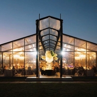 Tente de réception TENTCHO en aluminium avec toit transparent, structure métallique noire et verre, idéale pour mariages et événements, 20x20 m