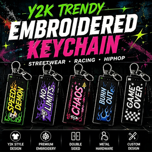 Llavero de moda urbana con parche de carreras, OEM ODM, etiqueta de tela de doble cara, proveedor de llaveros con logotipo de diseño personalizado, llavero bordado Y2K - Product Image 1