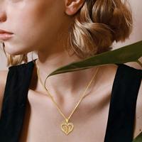 Collar de Moda - Collar de Cobre con Inicial y Colgante de Corazón Calado, un Elegante Accesorio para Mujer
