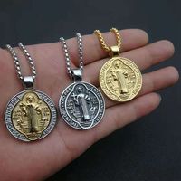 Perhiasan Hip Hop Katolik Religius Liontin Medali Santo Benediktus Baja Tahan Karat 316L Berlapis Emas 18k Kalung Tahan Air Hadiah