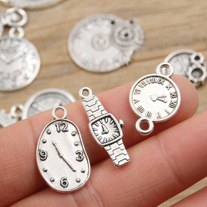 Fournisseur en gros de Chine, accessoires en alliage rétro DIY, engrenage, réveil, pendentif d'<span class=keywords><strong>horloge</strong></span>, charme punk pour bijoux, collier, vêtements - Product Image 3