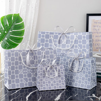 Sacs cadeaux en papier blanc écologiques portables en gros avec poignée en corde pour les faveurs de mariage, l'usage quotidien et l'emballage de détail