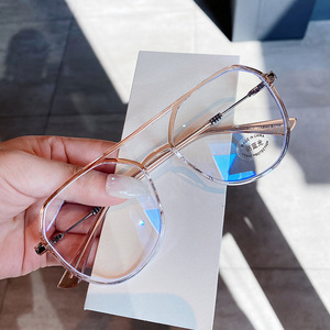 Monture de lunettes carrée T5-30062 en TR90 anti-lumière bleue pour femme, taille moyenne, avec verres AC et pont nasal standard - Product Image 5