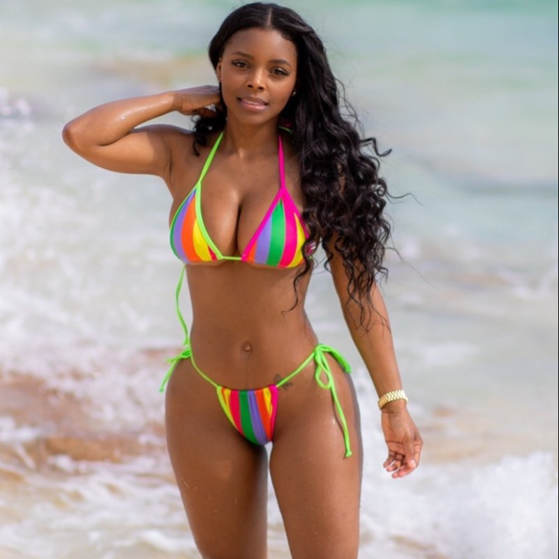 Siz qizlarning külotlarini korishingiz mumkin