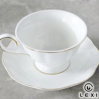 Paire tasse à thé et soucoupe cannelées à bord doré en porcelaine blanche, avec anse incurvée, motif livre ouvert et grains de café, décoration de bureau de bibliothèque académique