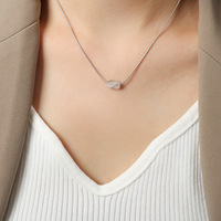 Tempérament Petit Twist Tube Pendentif Collier Femme Niche Conception Titane Acier Plaqué Or 18k Rond Serpent Chaîne Bijoux