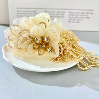 Pince à cheveux Super Féerique en Organza avec Fleurs, Faite à la Main, Perles et Long Pompon, Pince Requin de Luxe pour Mariage