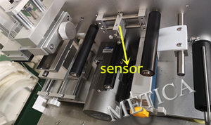 操作が簡単な半自動テーブルフラットおよび上面ラベリングマシン - Product Image 3