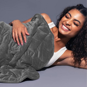Manta ponderada para rodillas, gris oscuro, con gránulos de plástico, terapéutica, para primavera y otoño, de color liso, acolchada de forro polar - Product Image 1
