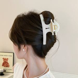 Elegante Pinza de Pelo Grande de 13 cm Estilo Coreano para Mujer, Diseño de Leopardo y Tiburón, Accesorios para el Cabello de Resina Acrílica, Material PC Dulce - Product Image 1