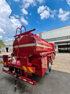 Nouveau <span class=keywords><strong>camion</strong></span>-<span class=keywords><strong>citerne</strong></span> de <span class=keywords><strong>pompier</strong></span> à transmission automatique 4x2 8.5 Cbm pour le stockage d'huile et le transport de carburant - Product Image 3